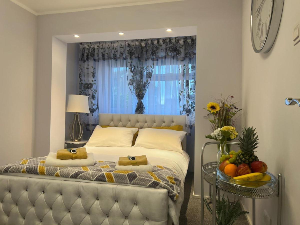 Apartment Luxe Free Wifi, Free Parking, Free Netflix Friern Barnet Esterno foto